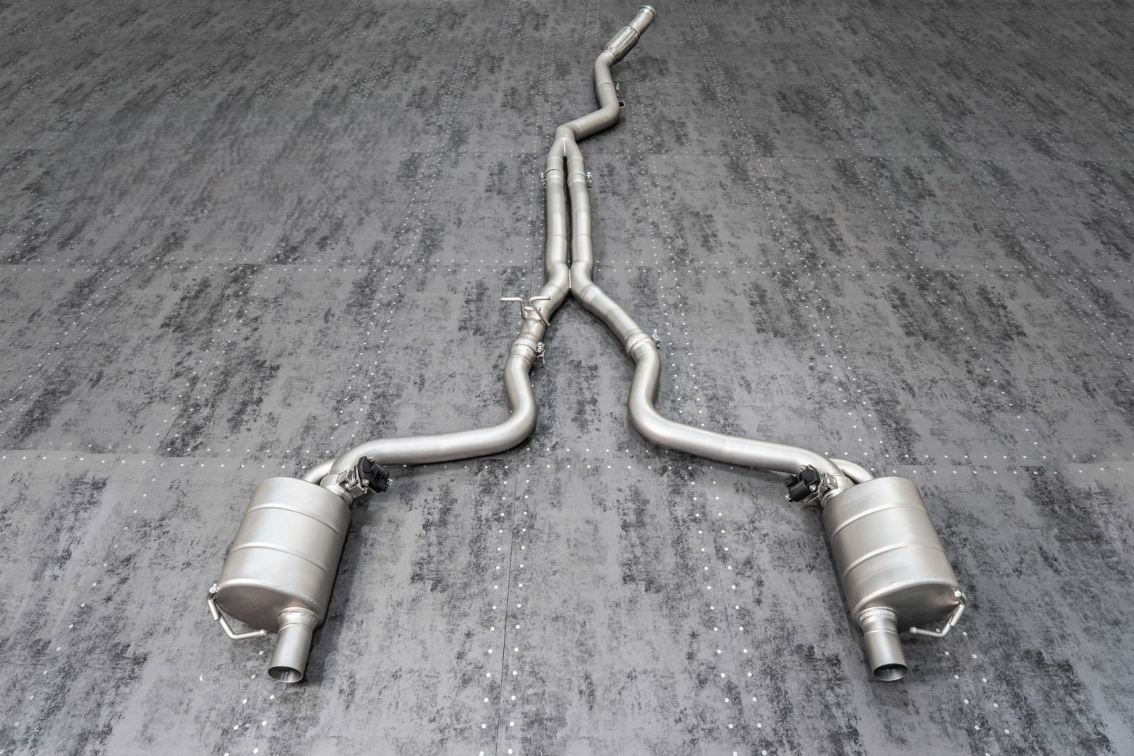 画像1: 【Kpipe】Kパイプメルセデス・ベンツW213 E53 AMG(LHD)バルブトロニックF1スポーツマフラー